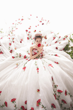 迪丽热巴玫瑰花裙高清写真照片气质美女图片