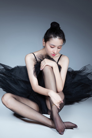 亚洲精品久久国产高清黑色丝袜芭蕾舞美女写真图片