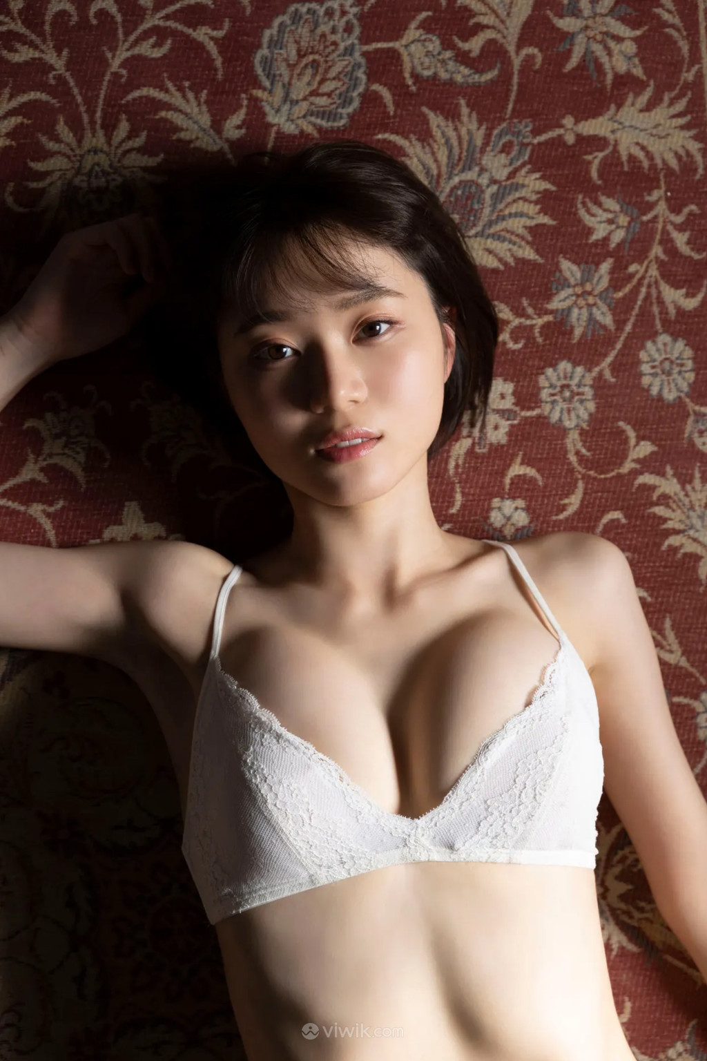 日本性感美女写真内衣大胸美女图片