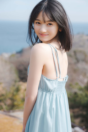 日本美女私房照吊带裙美女背影写真图片