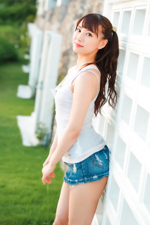 日本美女热裤美女性感写真图片
