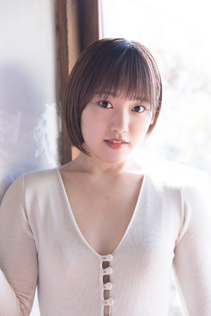 日本性感美女写真短发美女私房照图片