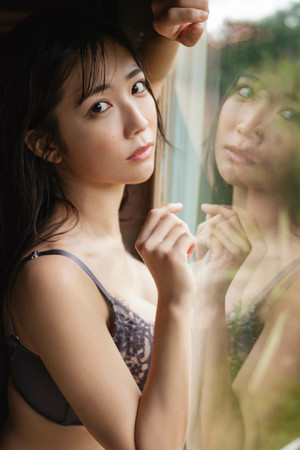 日本美女写真性感泳装美女图片
