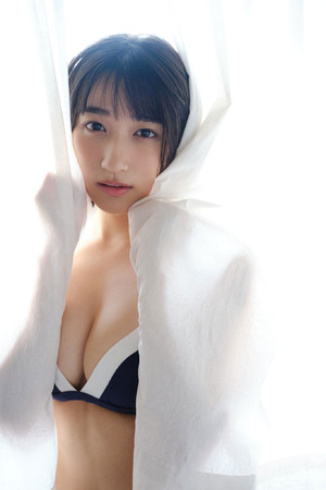 日本性感美女写真大胸美女私房照图片