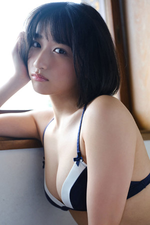 短发日本美女写真内衣美女图片