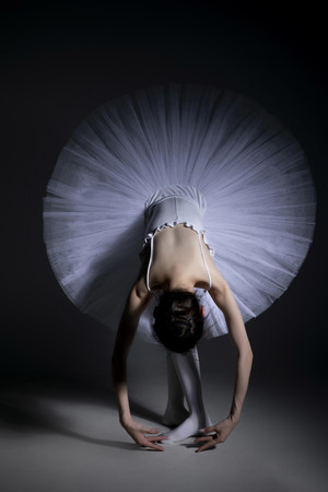 舞蹈生艺术照清纯美女图片