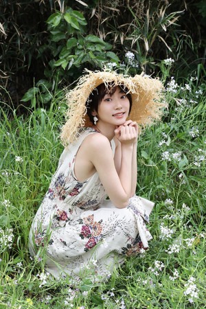 草帽连衣裙日本美女写真图片