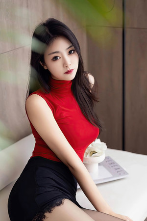亚洲美女红色无袖上衣美女性感写真图片
