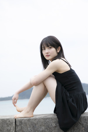 黑色連衣裙性感美女寫真日本美女圖片