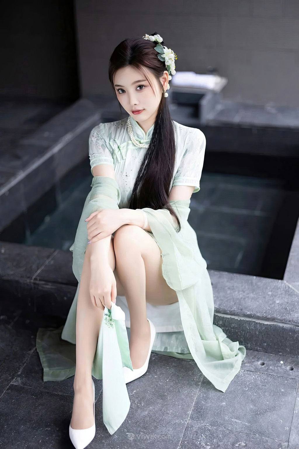 亚洲无码一区二区性感旗袍美女写真图片