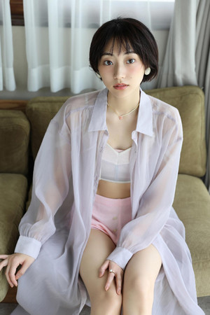 短发性感mm写真日本美女高清图片