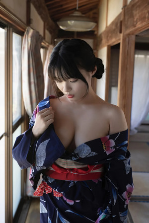 日本女优绝美和服性感写真图片