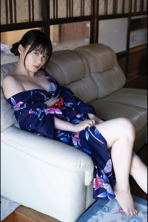 日本无码性感和服美女写真图片